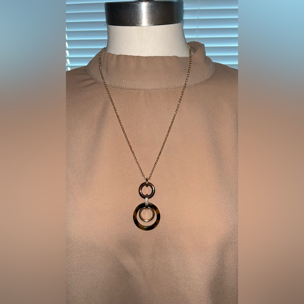 Taramanda Gold Tone Chain Round Charm Pendant Necklace Brown Accent